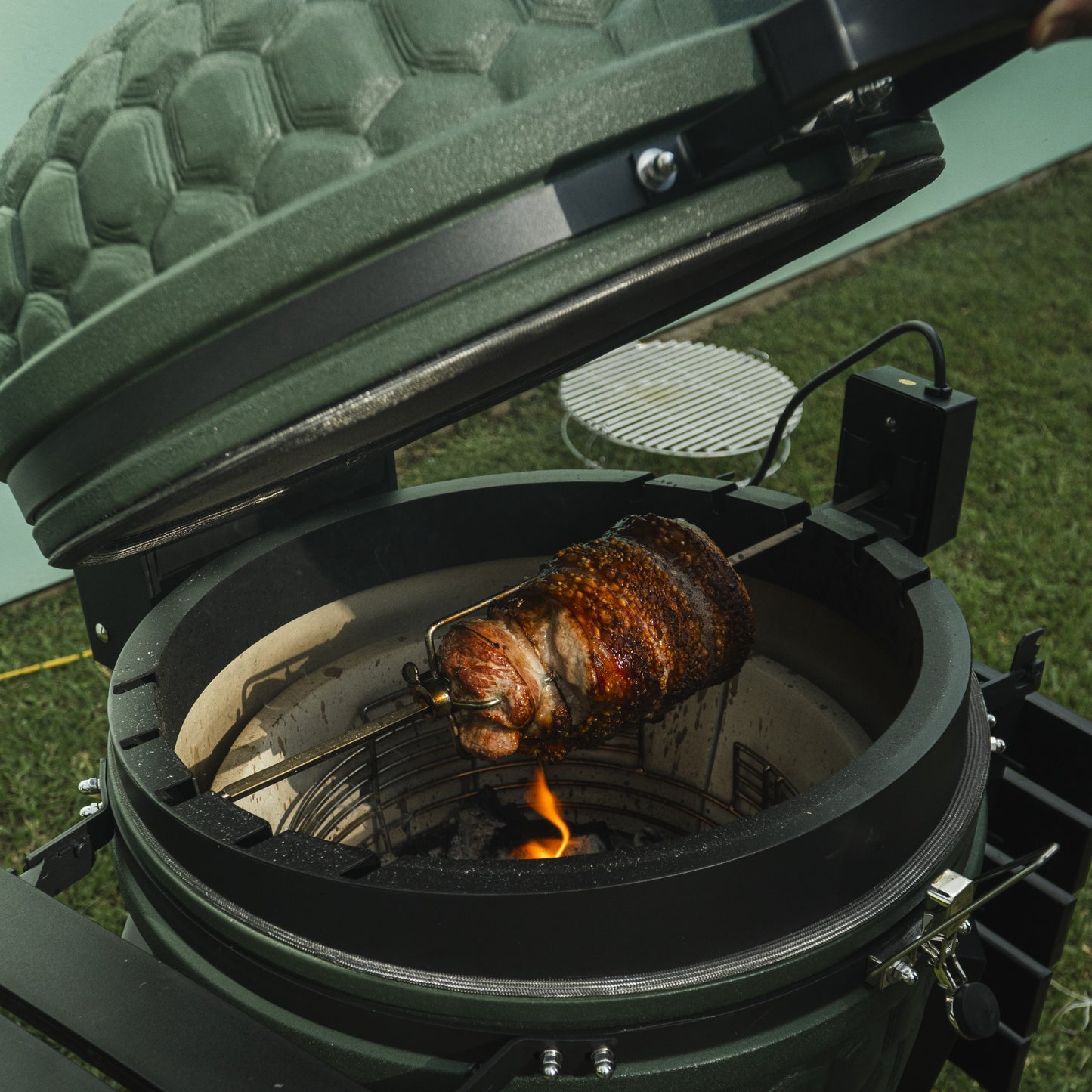 El KAME de Cerámica 22” – Parrilla Kamado Premium para Asar, Ahumar y Hornear